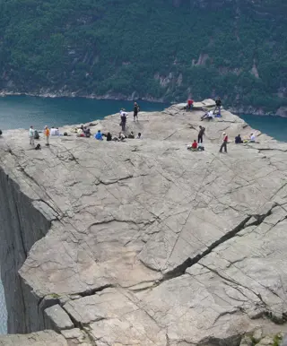Den Preikestolen bezwingen und sich mit einem atemberaubenden Ausblick belohnen